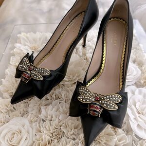 Authentic Gucci Black Leather Charlotte Queen Margaret bee embellished heels